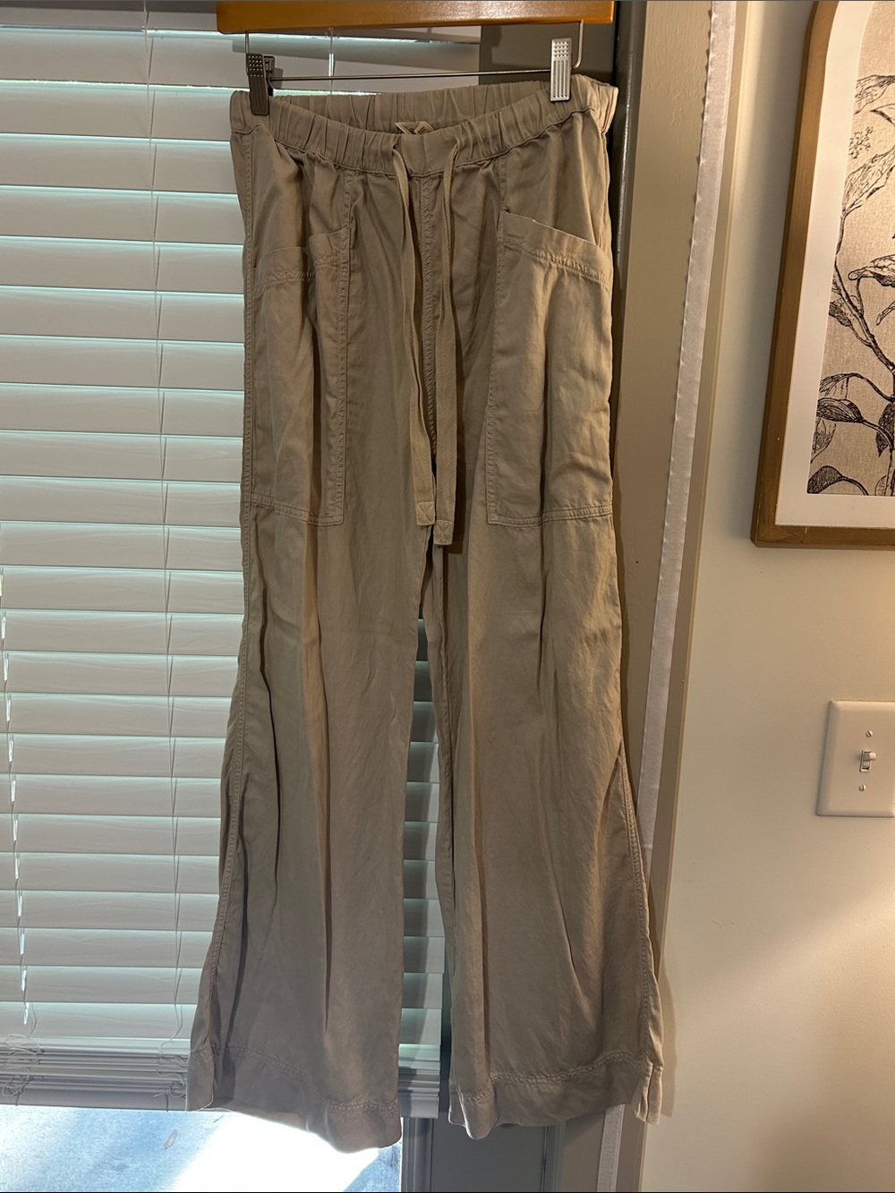 Faherty Women’s Light Beige Drawstring Topanga Cotton Light Weight